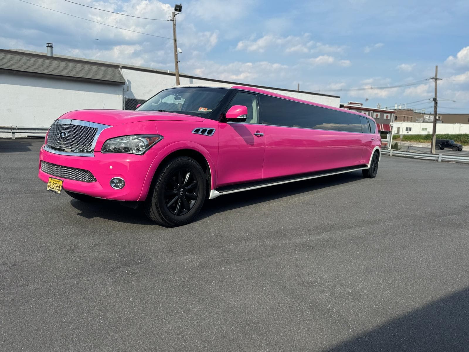 Pink Stretch Limousine — photo 1
